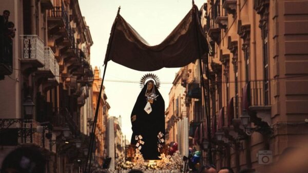 I Gruppi dei Misteri: l’anima di Trapani che cammina nel tempo