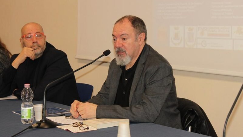 “Non ti scordar di me”. Gli studenti incontrano lo scrittore Carlo Lucarelli