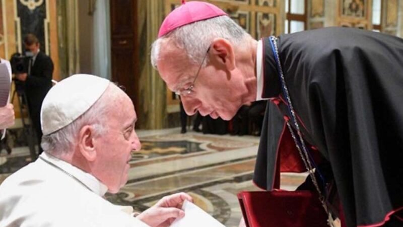 Papa Francesco dimesso: torna a Santa Marta