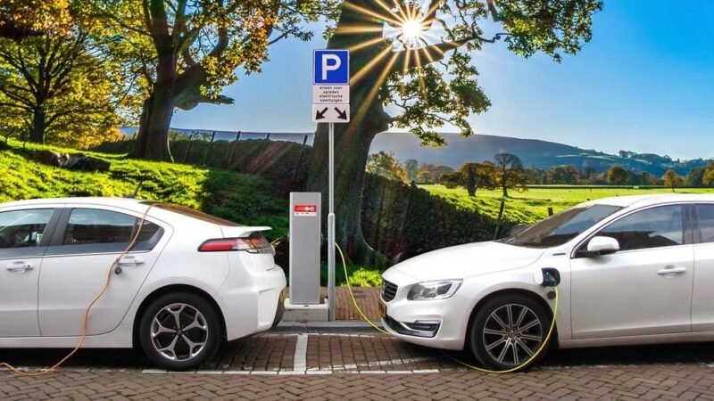 Norvegia: Stop alle auto a benzina dal 2025, svolta epocale per la mobilità elettrica