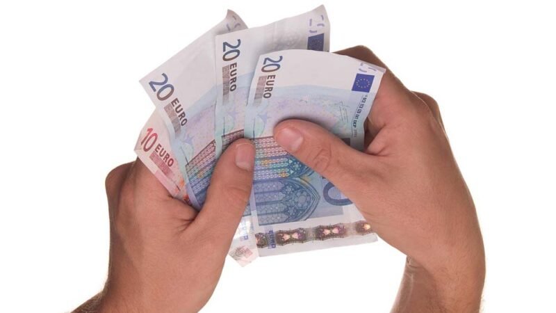 Salario Minimo in Italia: Opportunità, Sfide e Impatto sul Lavoro