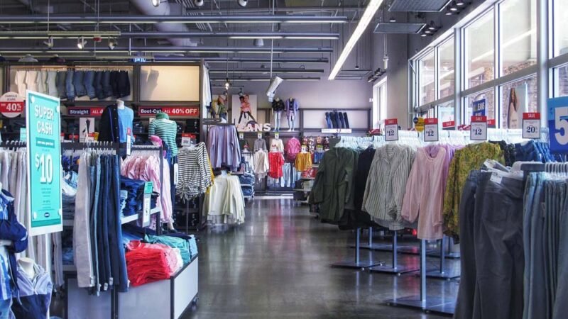 Moda in crisi: chiudono 18 negozi al giorno