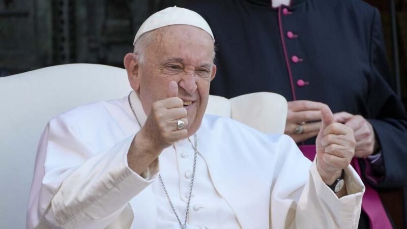 Papa Francesco, migliorano le condizioni: sciolta la prognosi