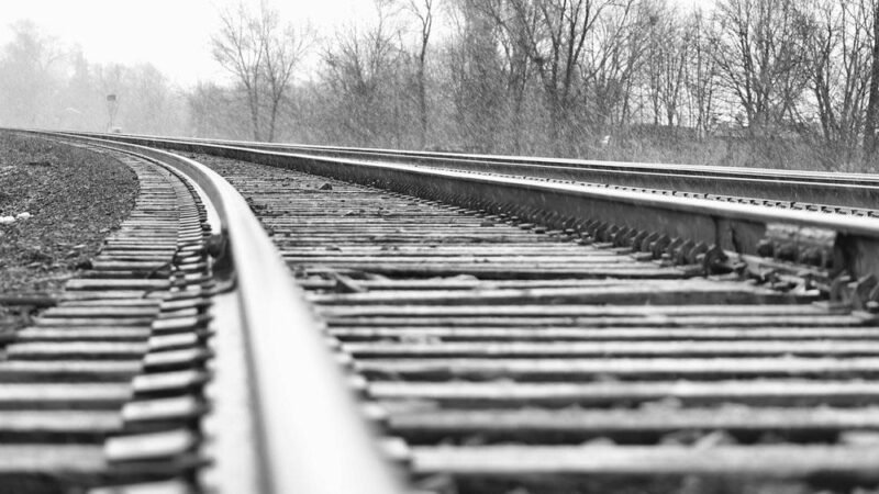 Settantanne investito sui binari tra Marsala e Mazara: condizioni critiche