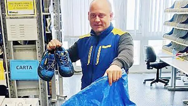 Da scarpe portalettere del Trapanese a pavimento parchi giochi per bimbi