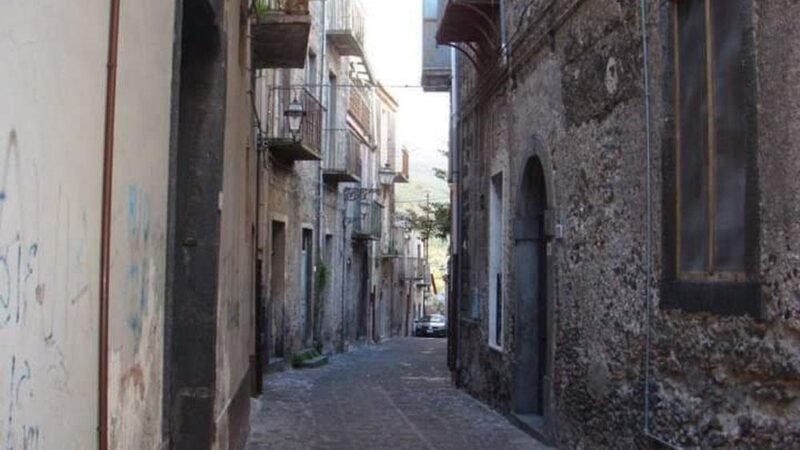 Qual è il borgo più affascinante ai piedi dell’Etna?
