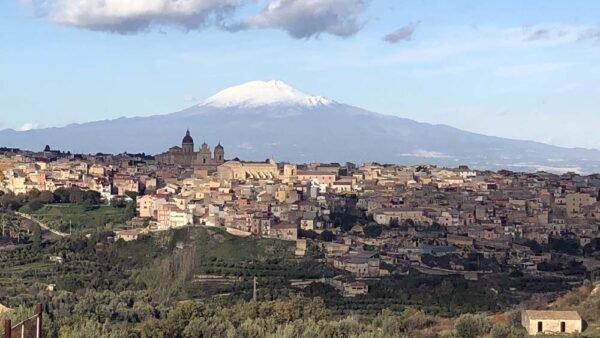 Militello in Val di Catania è il Borgo dei Borghi 2025: la Sicilia trionfa con il paese natale di Pippo Baudo