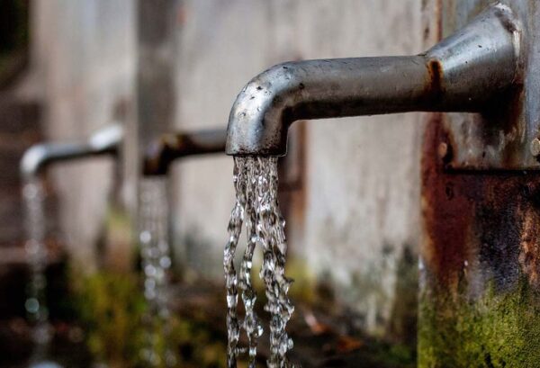 rubinetto esce acqua