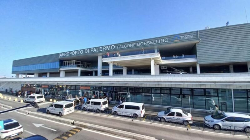 Incendio su Monte Pecoraro, alcuni voli in arrivo a Palermo sono stati dirottati