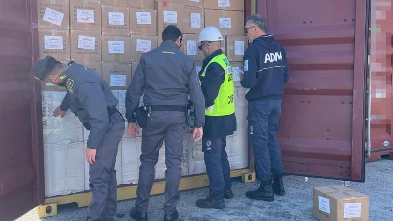 Sequestri di Adm e Guardia di Finanza al porto di Augusta