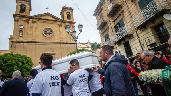 Funerali Sara Campanella. Arcivescovo Lorefice: “L’amore non uccide, è assurdo”
