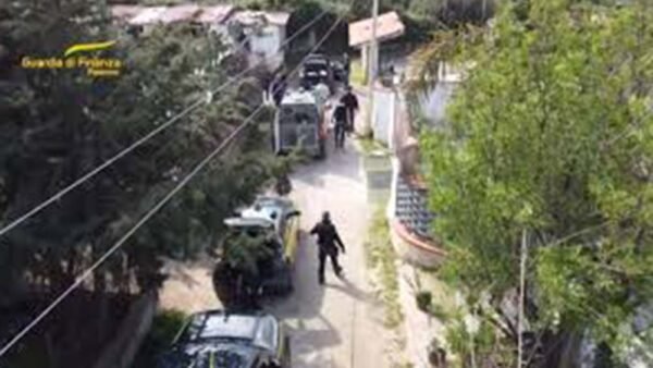 A Carini scoperta piantagione di marijuana avrebbe fruttato 200 mila euro: due arresti