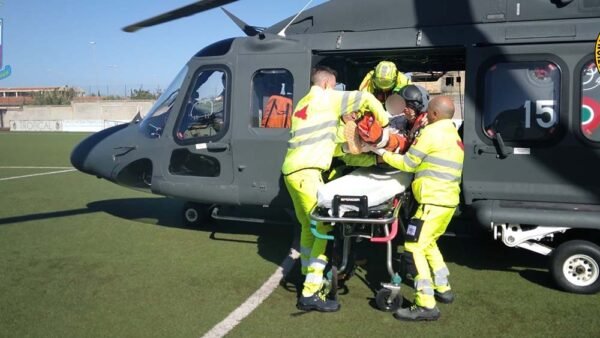 Tecnici del SASS e dell’aeronautica militare soccorrono turista ferita allo Zingaro
