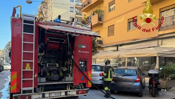 Paura a Palermo per l’incendio che ha coinvolto anche un bar