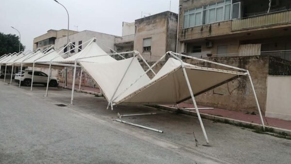 Il vento danneggia struttura del Mercato del Contadino ad Erice