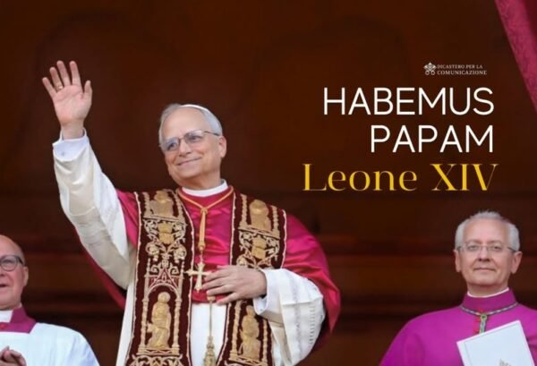 “La pace sia con voi, Dio ama tutti”, l’abbraccio di Leone XIV alla Chiesa e al mondo