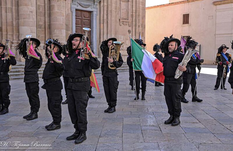 Fanfare in concerto, Marsala si accende: doppio spettacolo tra Teatro Impero e Piazza della Repubblica [Video]