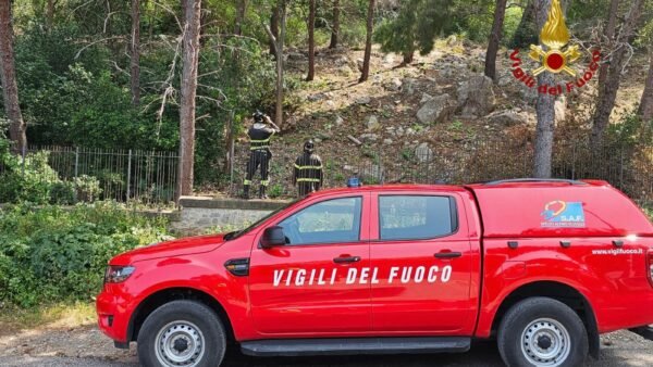 Monte Pellegrino, si distacca porzione di un costone