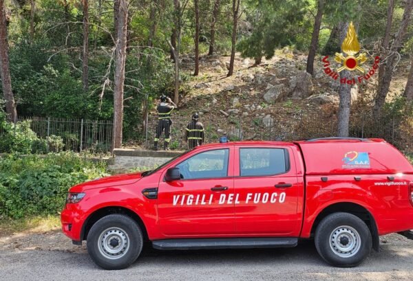 Monte Pellegrino, si distacca porzione di un costone