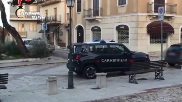 Picchiano e derubano un giovane, denunciati due ragazzi, accade a Partanna