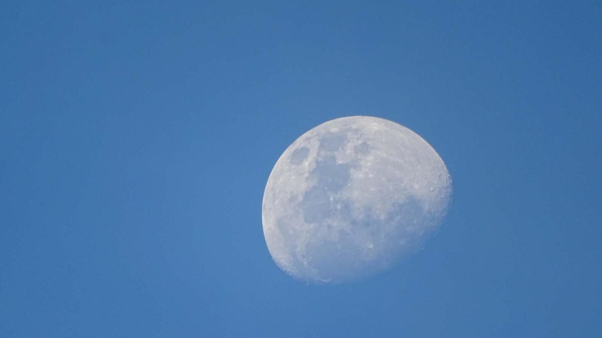 cielo sereno luna