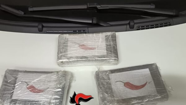 Trasportavano 3 chili e mezzo di cocaina, arrestati dai carabinieri