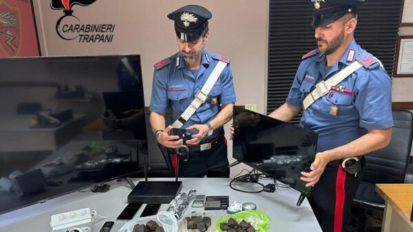 Castelvetrano, padre e figlio in manette per spaccio