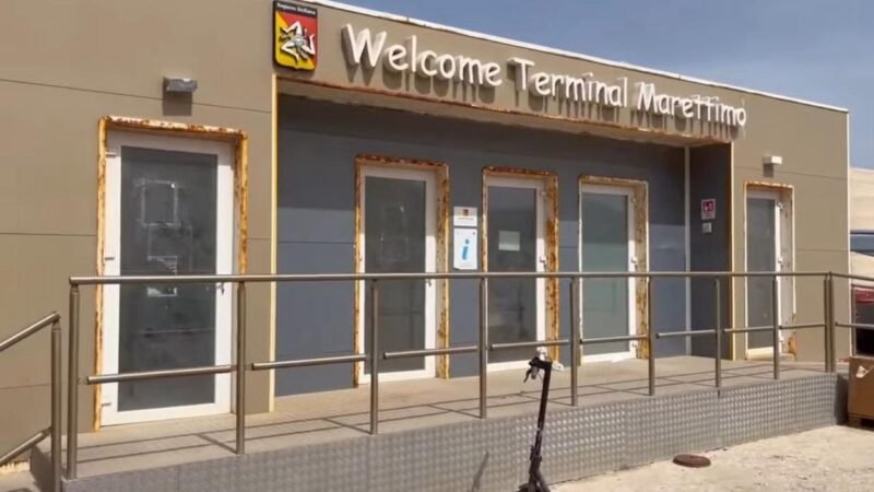 Un Comitato civico pulisce il Welcome Terminal dopo  anni di abbandono