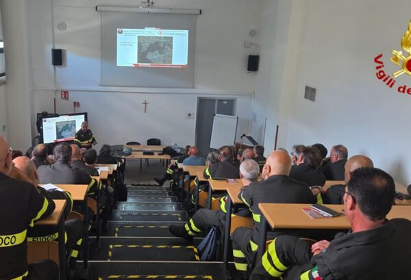 Vigili del fuoco. Seminario sulla sicurezza integrata nelle operazioni di spegnimento di incendi boschivi