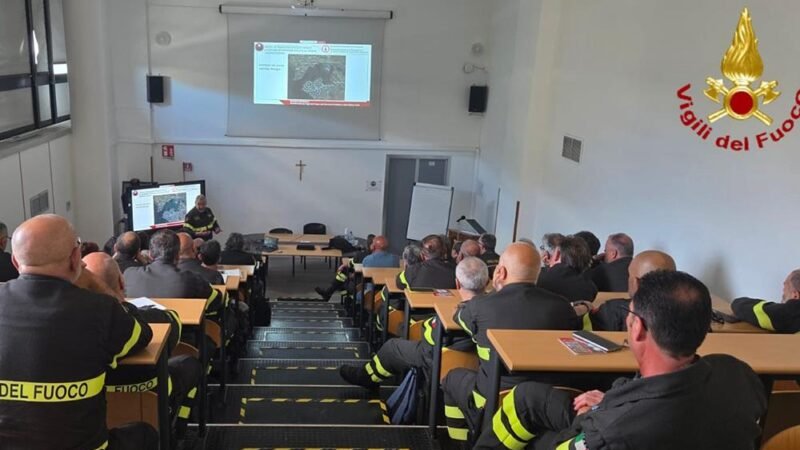 Vigili del fuoco. Seminario sulla sicurezza integrata nelle operazioni di spegnimento di incendi boschivi