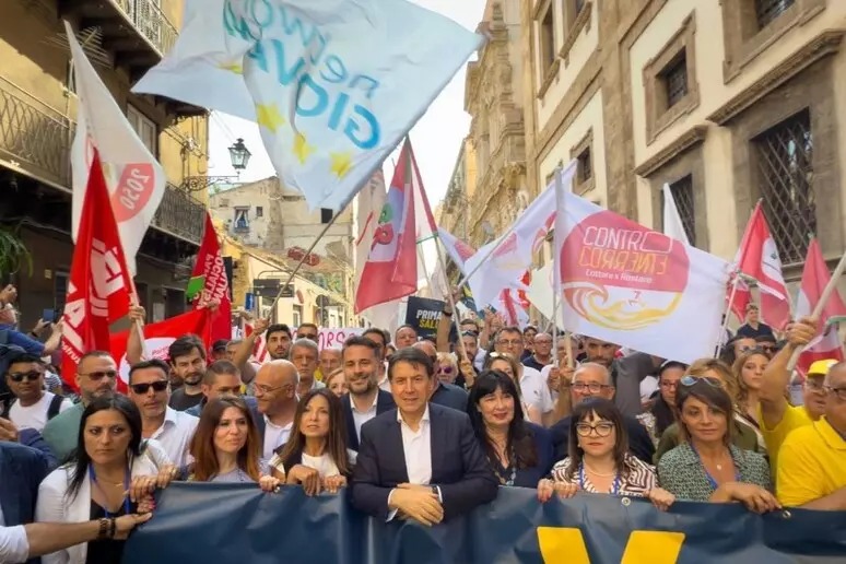 Conte a manifestazione Palermo, cittadini stanchi di malasanità