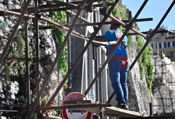 Cantiere per dare lavoro fermo, non si trova un solo muratore