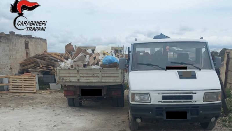 Sversano rifiuti speciali in un’area protetta, denunciati dai carabinieri