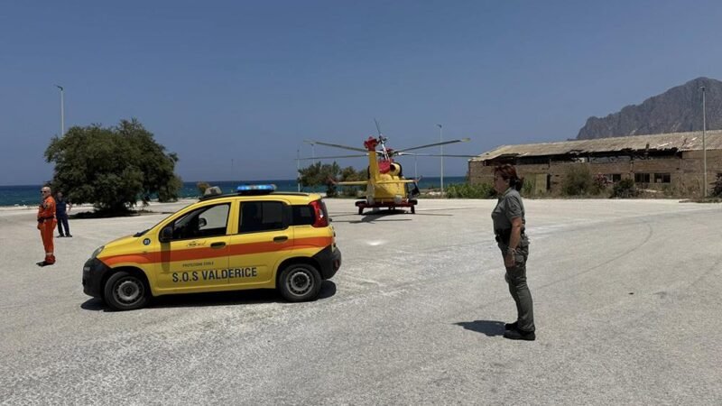 Incendio nella zona del Villaggio Rustico, trovato un uomo ustionato, ma vivo