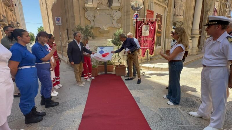 La chiesa del Purgatorio, custode dei sacri gruppi dei Misteri di Trapani, riceve lo “Scudo Blu”