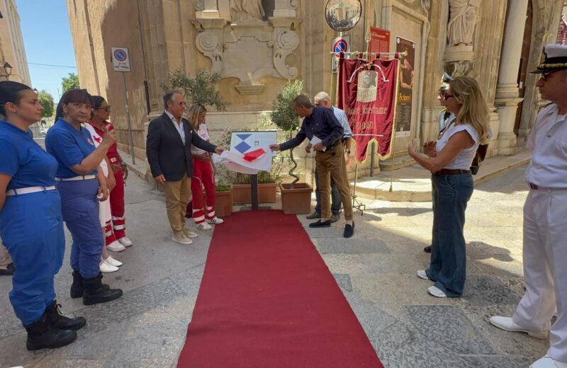 La chiesa del Purgatorio, custode dei sacri gruppi dei Misteri di Trapani, riceve lo “Scudo Blu”