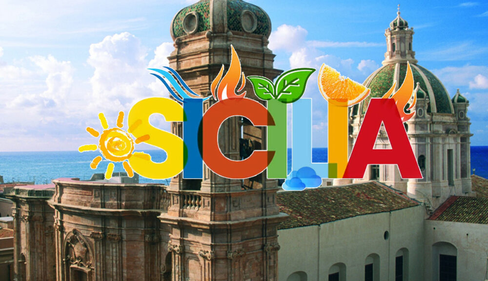 Logo colorato "SICILIA" con simboli naturali (sole, mare, fuoco, foglie, arancia) su sfondo della cupola barocca della Chiesa del Purgatorio a Trapani, con vista sul mare.