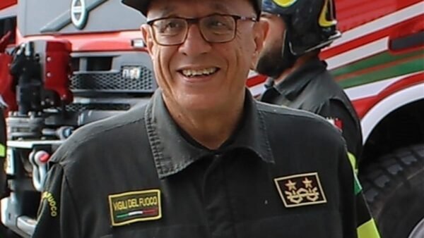 Incendi e non solo in Sicilia. Vigili del fuoco in prima linea