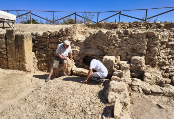 Beni culturali, statua greca in marmo rinvenuta a Mozia