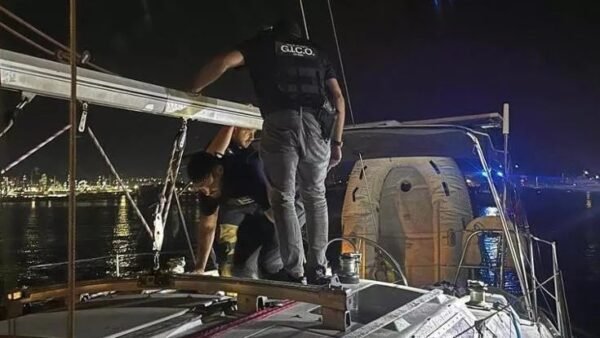 Maxi sequestro di droga a largo delle Eolie della finanza, due le persone in manette