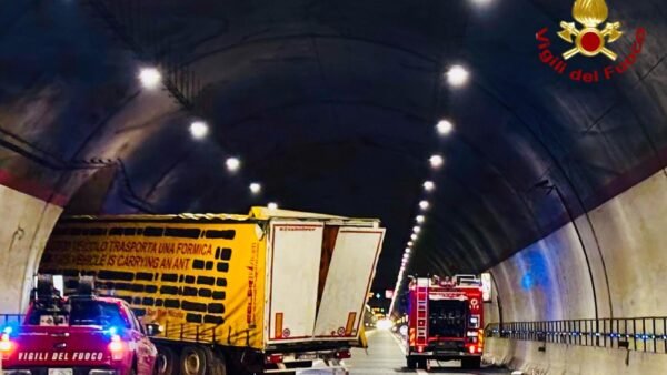 Catania. Incidente stradale nella galleria di San Demetrio