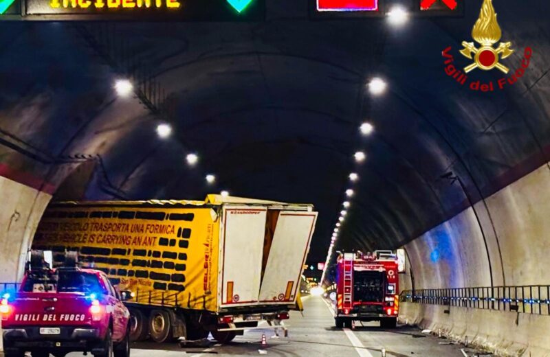 Catania. Incidente stradale nella galleria di San Demetrio