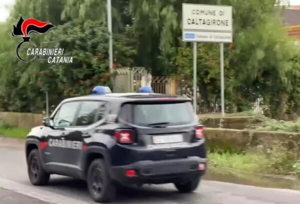 Inseguimento con sparatoria nel Catanese
