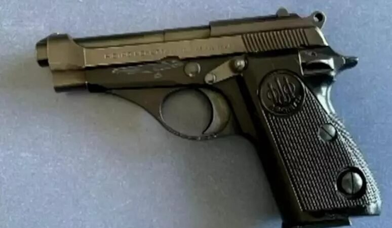 Indagini a Catania dopo il ritrovamento di un’auto abbandonata con armi e droga