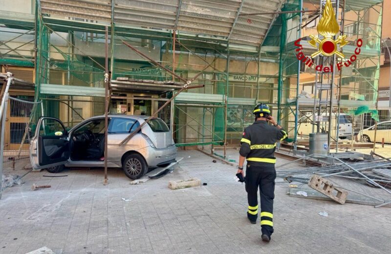 Palermo. Giovane si schianta con l’auto contro un palazzo in ristrutturazione