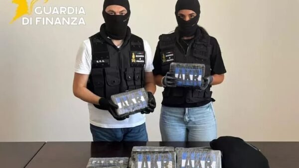 Due pacchi dalla Spagna con 24 chili di cocaina, un arresto