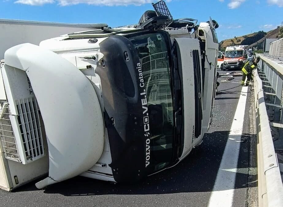 autoarticolato incidente