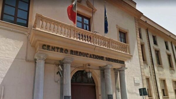 Palermo, minorenne arrestato per reati sessuali, incendio e detenzione di armi e droga