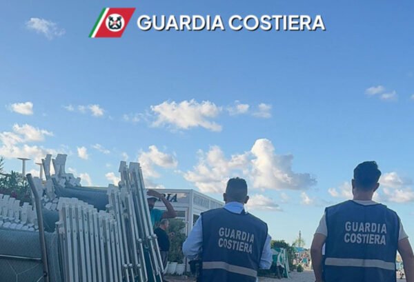 Controlli della Guardia Costiera su una spiaggia italiana