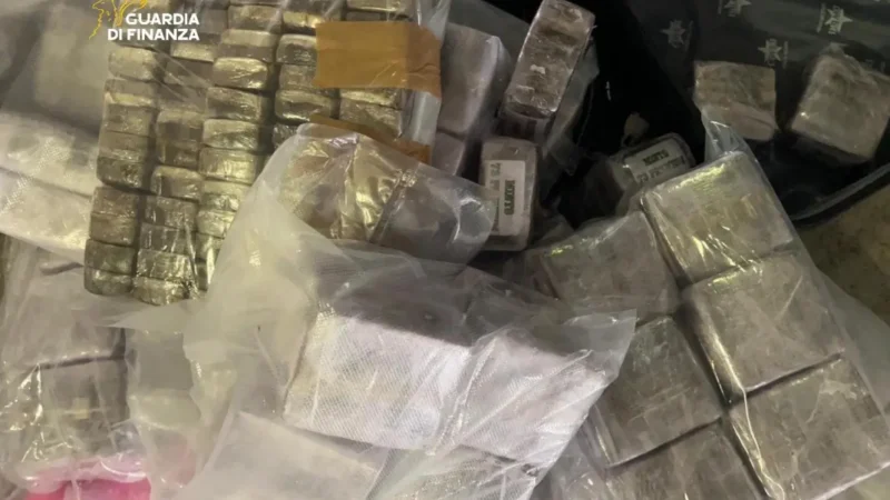 Sequestrati a Palermo 70 chili di hashish, arrestati 4 corrieri che arrivavano da Roma